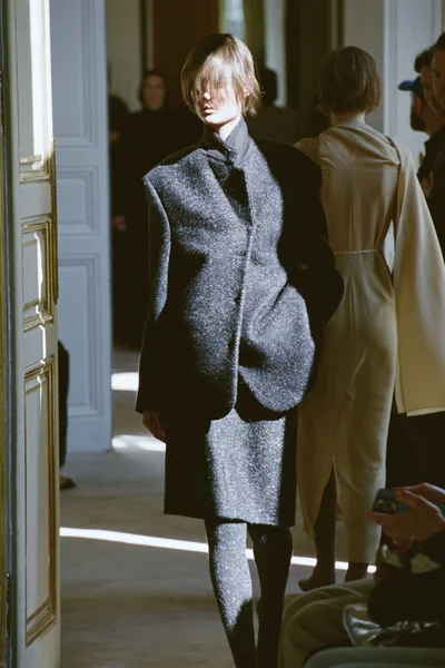 Look 12